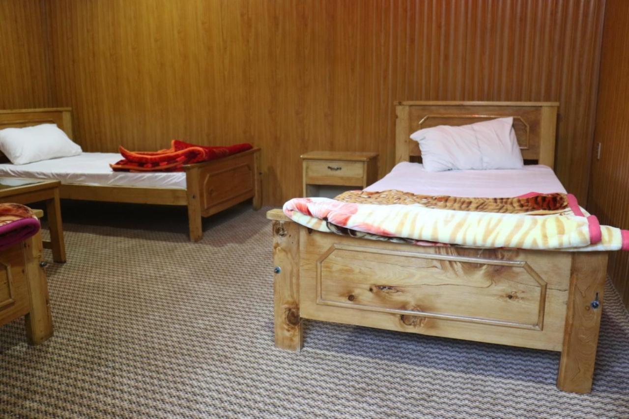 Golden Peak Guest House Gilgit Exteriör bild
