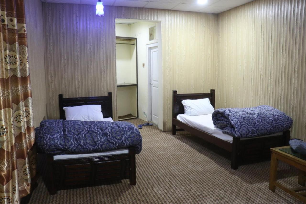 Golden Peak Guest House Gilgit Exteriör bild