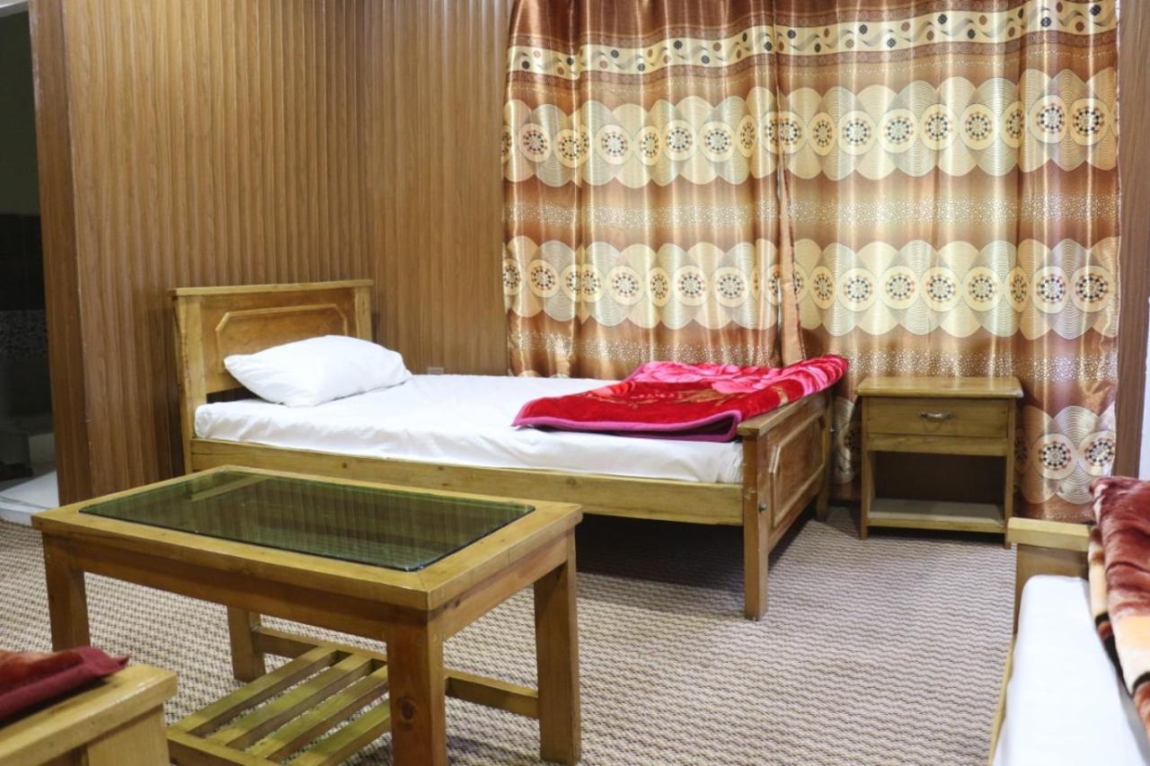 Golden Peak Guest House Gilgit Exteriör bild