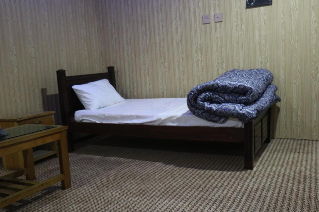 Golden Peak Guest House Gilgit Exteriör bild